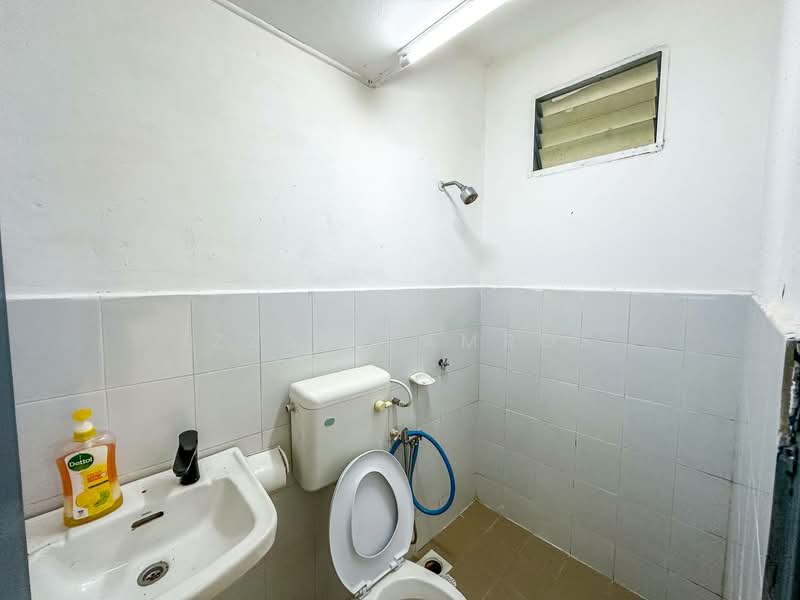 2-storey Terraced House for Sale in Taman Salak Perdana (Dengkil) - Izzat Zamros - Bathroom - PropertyGuru.com.my