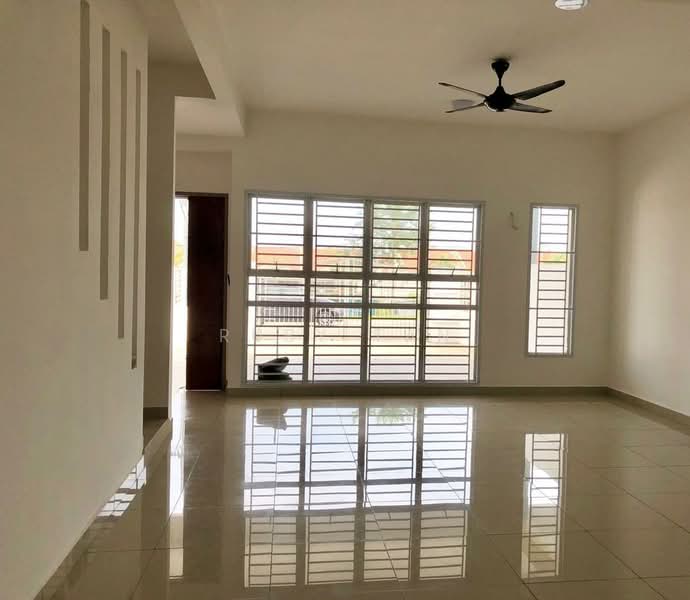 Rumah Teres 2 Tingkat untuk Dijual di Bandar Putra (Kulai) - Ruby Tan - Living Room - PropertyGuru.com.my