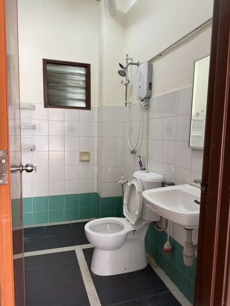 Rumah Teres 2 Tingkat untuk Disewa di Usj 11 (Subang Jaya) - Rachel Sie - Bathroom - PropertyGuru.com.my