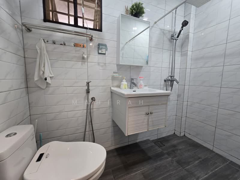 2-storey Terraced House for Sale in Taman Setiawangsa (Setiawangsa) - Mahirah . - Bathroom - PropertyGuru.com.my