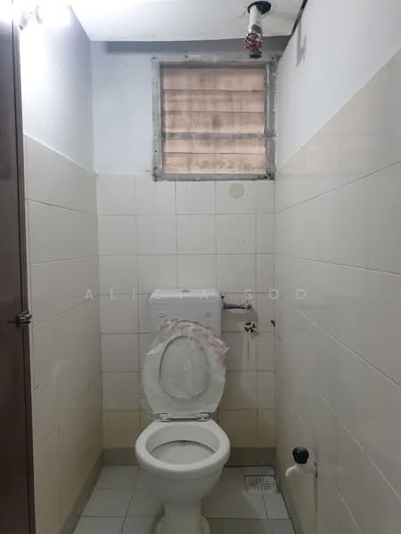 Pangsapuri untuk Dijual di Apartment Idaman - Alicia Soo - Bathroom - PropertyGuru.com.my