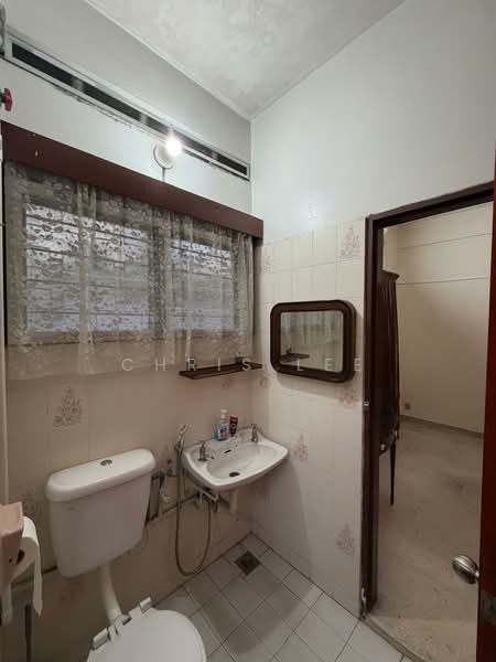 Bungalow for Rent in Seksyen 17 (Petaling Jaya) - Chris Lee - Bathroom - PropertyGuru.com.my