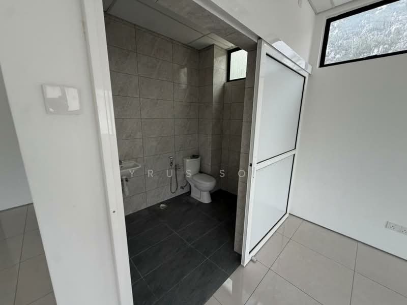 Detached Factory for Rent in Puncak Alam (Selangor) - Cyrus Soon - Bathroom - PropertyGuru.com.my
