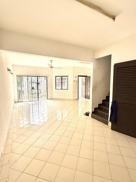 Rumah Teres 2-Tingkat untuk Dijual di Taman Puchong Hartamas (Puchong) - Ong KG - Living Room - PropertyGuru.com.my