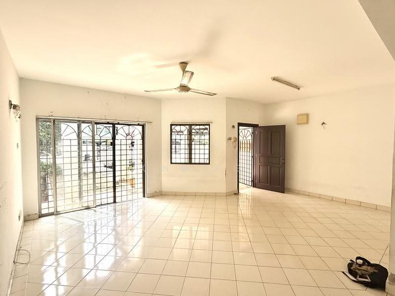 Rumah Teres 2-Tingkat untuk Dijual di Taman Puchong Hartamas (Puchong) - Ong KG - Living Room - PropertyGuru.com.my