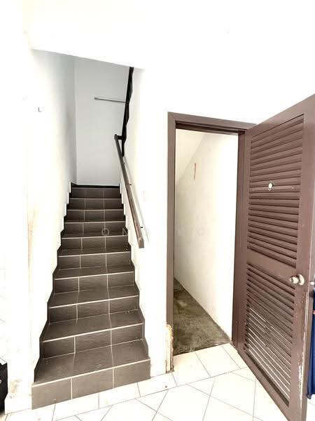 Rumah Teres 2-Tingkat untuk Dijual di Taman Puchong Hartamas (Puchong) - Ong KG - Entrance - PropertyGuru.com.my