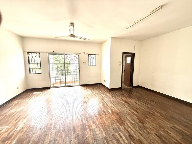 Rumah Teres 2-Tingkat untuk Dijual di Taman Puchong Hartamas (Puchong) - Ong KG - Living Room - PropertyGuru.com.my