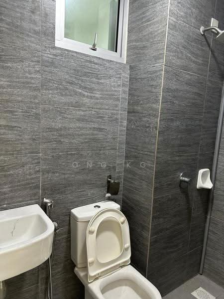 Kediaman Servis untuk Dijual di Gaya Resort Homes - Ong KG - Bathroom - PropertyGuru.com.my