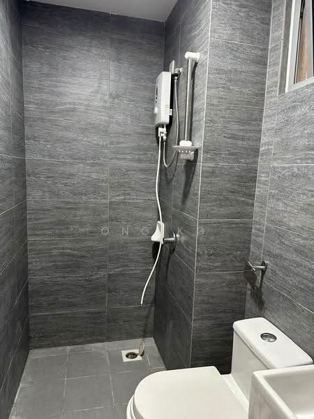 Kediaman Servis untuk Dijual di Gaya Resort Homes - Ong KG - Bathroom - PropertyGuru.com.my