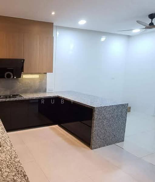 Rumah Teres 2 Tingkat untuk Dijual di Bandar Putra (Kulai) - Ruby Tan - Kitchen - PropertyGuru.com.my