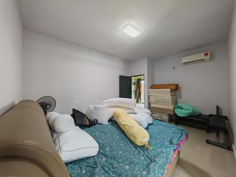 Semi-Detached House for Sale in Setia Tropika (Johor Bahru) - Min Kong - Bedroom - PropertyGuru.com.my