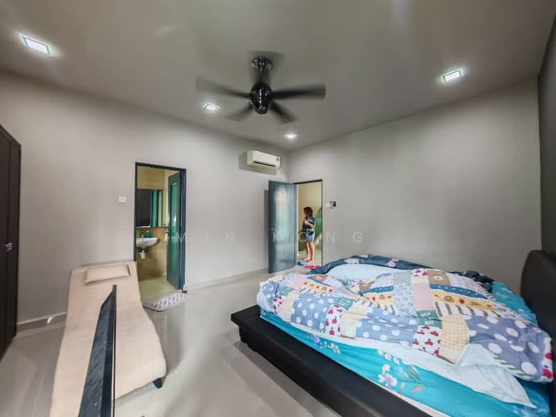 Semi-Detached House for Sale in Setia Tropika (Johor Bahru) - Min Kong - Bedroom - PropertyGuru.com.my