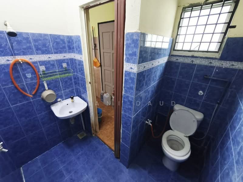 Rumah Teres 2 Tingkat untuk Dijual di Bukit Sentosa (Rawang) - Rohani Daud - Bathroom - PropertyGuru.com.my