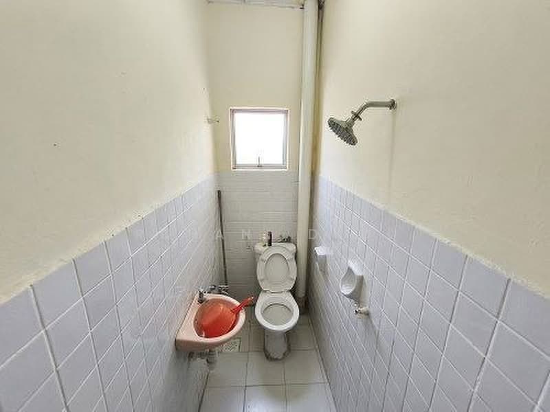 Rumah Teres 2 Tingkat untuk Dijual di Bukit Sentosa (Rawang) - Rohani Daud - Bathroom - PropertyGuru.com.my