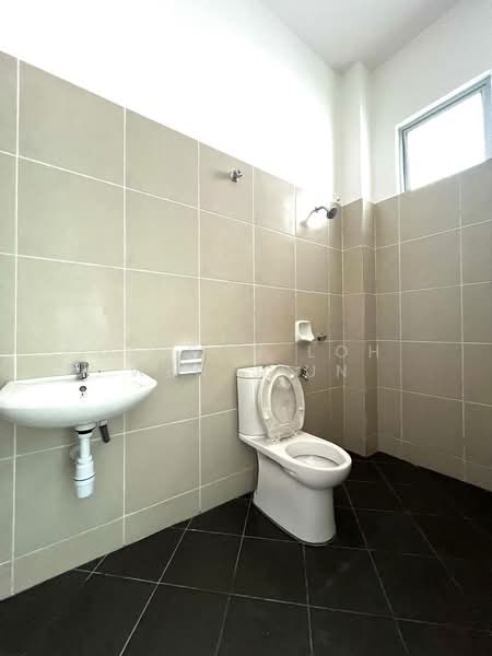 Semi-Detached House for Sale in Alor Gajah (Melaka) - Dicson Loh Wen Jiun - Bathroom - PropertyGuru.com.my