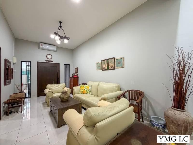 Rumah Teres 1 Tingkat untuk Dijual di Kampung Batu 9 Kebun Baru (Telok Panglima Garang) - Louis Chan - Living Room - PropertyGuru.com.my
