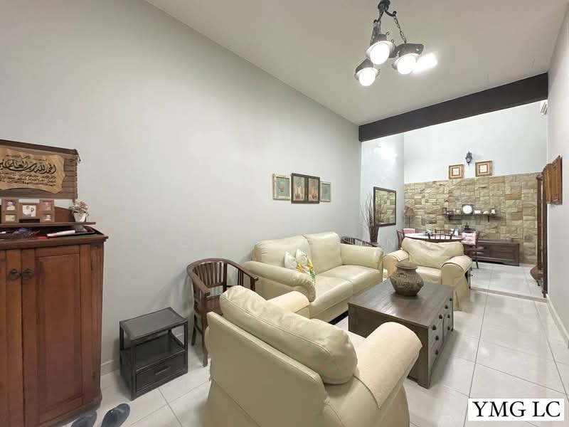 Rumah Teres 1 Tingkat untuk Dijual di Kampung Batu 9 Kebun Baru (Telok Panglima Garang) - Louis Chan - Living Room - PropertyGuru.com.my