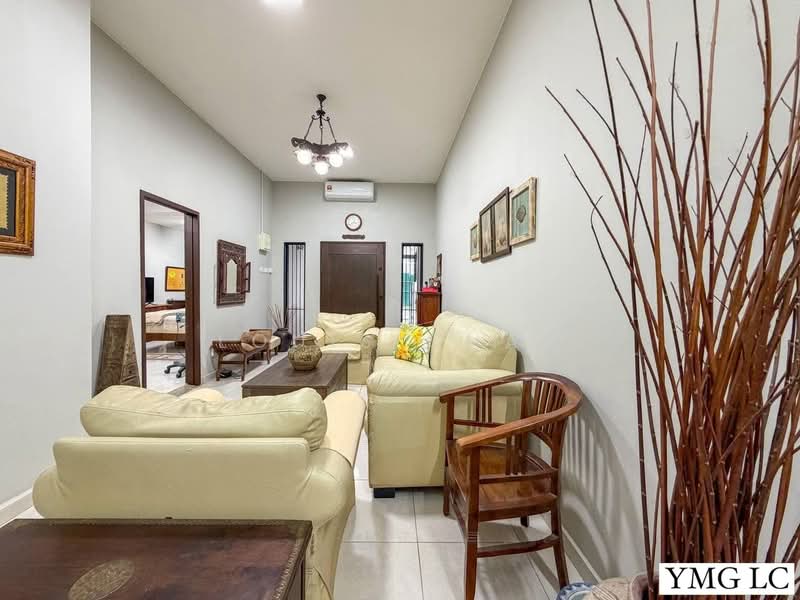Rumah Teres 1 Tingkat untuk Dijual di Kampung Batu 9 Kebun Baru (Telok Panglima Garang) - Louis Chan - Living Room - PropertyGuru.com.my