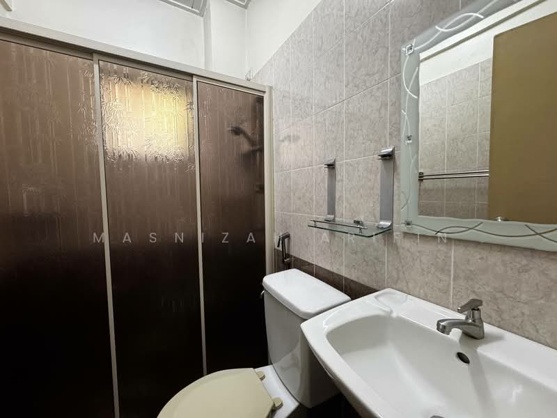 Semi-Detached House for Sale in Taman Setia 2 (Balakong) - Masnizah Arifin - Bathroom - PropertyGuru.com.my