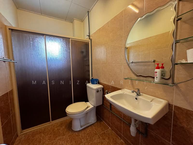 Semi-Detached House for Sale in Taman Setia 2 (Balakong) - Masnizah Arifin - Bathroom - PropertyGuru.com.my