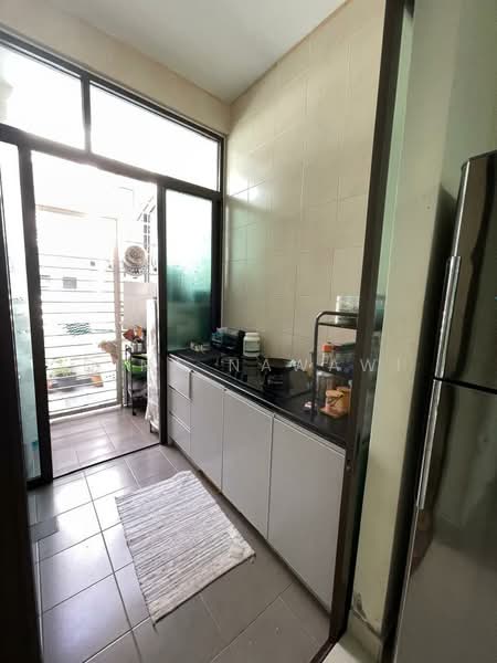 Rumah Teres 3 Tingkat untuk Dijual di Denai Alam (Shah Alam) - Dina Nawawi - Kitchen - PropertyGuru.com.my