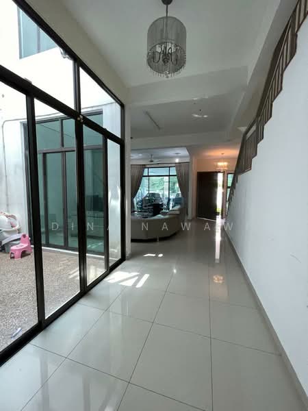 Rumah Teres 3 Tingkat untuk Dijual di Denai Alam (Shah Alam) - Dina Nawawi - Entrance - PropertyGuru.com.my