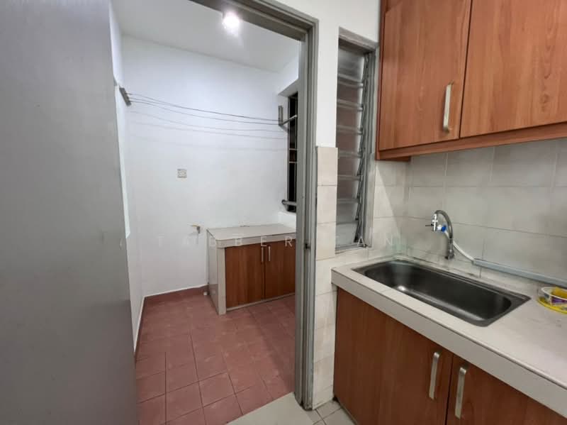 Apartment for Rent at Lumayan Apartment (Bdr Tasik Permaisuri) - Tabber Tan - Kitchen - PropertyGuru.com.my