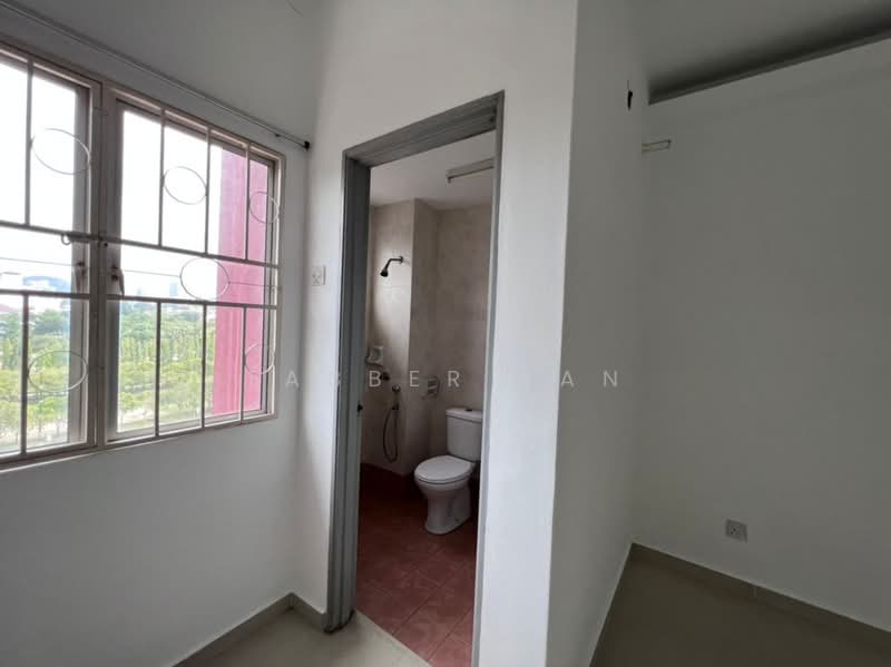 Apartment for Rent at Lumayan Apartment (Bdr Tasik Permaisuri) - Tabber Tan - Bathroom - PropertyGuru.com.my