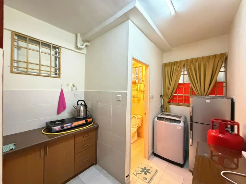 Pangsapuri untuk Dijual di Relau Vista Apartment - Jen Choo - Kitchen - PropertyGuru.com.my