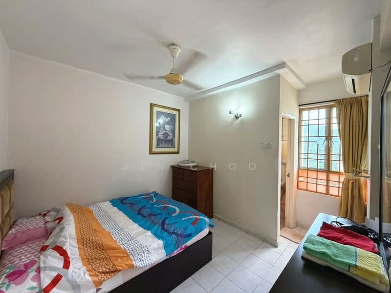 Pangsapuri untuk Dijual di Relau Vista Apartment - Jen Choo - Bedroom - PropertyGuru.com.my