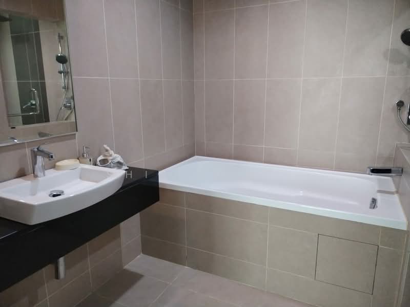 Kondominium untuk Disewa di Gurney Paragon - Shirley Beh - Bathroom - PropertyGuru.com.my