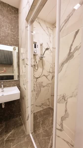 Servis Apartment untuk Disewa di The Grand Subang Jaya SS15 - Mikki Pau - Bathroom - PropertyGuru.com.my