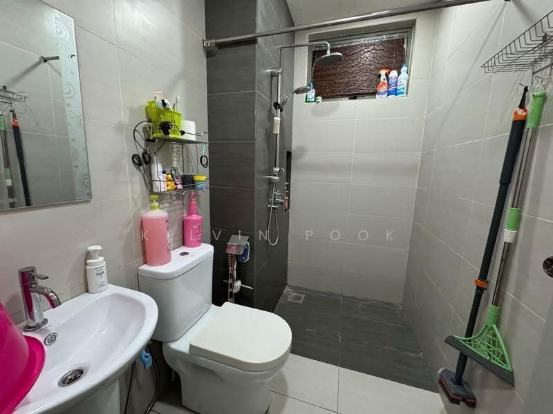 Service Residence for Sale at Cybersquare - Kelvin Pook - Bathroom - PropertyGuru.com.my