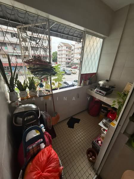 Rumah Flat untuk Dijual di Kinrara Court - Sabrina Yap - Balcony - PropertyGuru.com.my