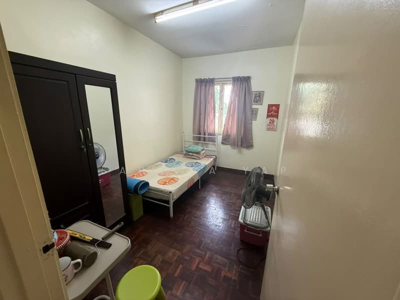 Rumah Flat untuk Dijual di Kinrara Court - Sabrina Yap - Bedroom - PropertyGuru.com.my