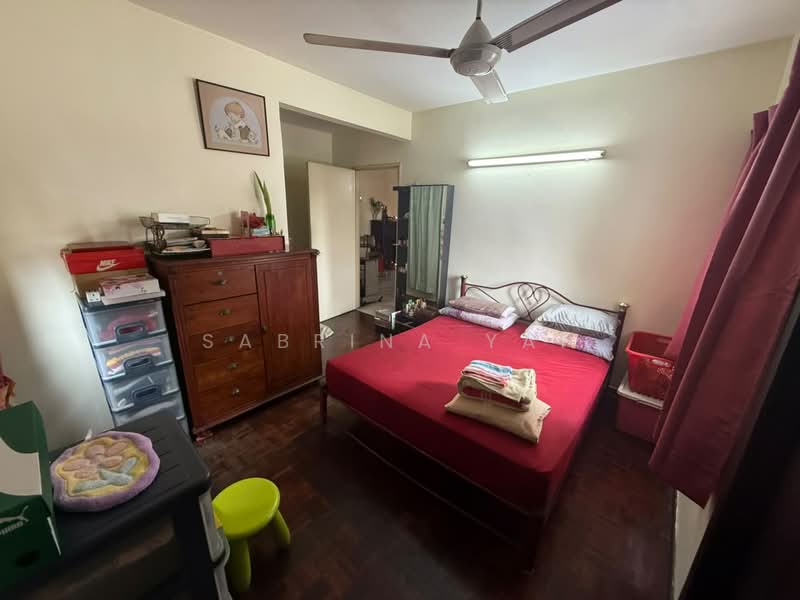 Rumah Flat untuk Dijual di Kinrara Court - Sabrina Yap - Bedroom - PropertyGuru.com.my
