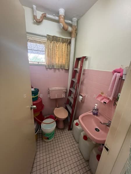 Rumah Flat untuk Dijual di Kinrara Court - Sabrina Yap - Bathroom - PropertyGuru.com.my
