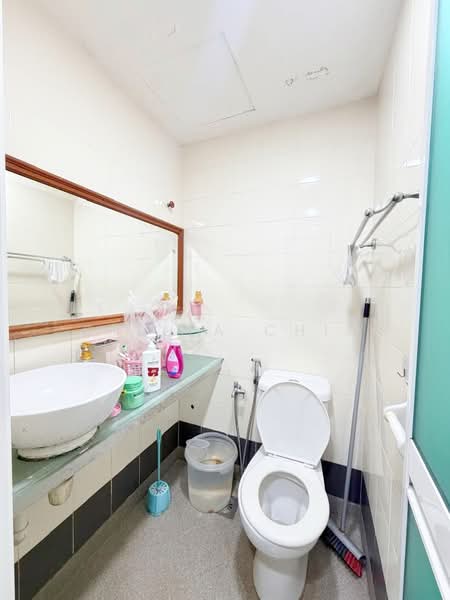 Service Residence for Sale at The Embassy (Bangunan Duta Impian) - Stella Chia - Bathroom - PropertyGuru.com.my
