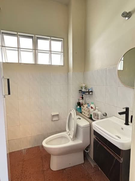 Semi-Detached House for Sale in Bandar Country Homes (Rawang) - Bella Leong - Bathroom - PropertyGuru.com.my