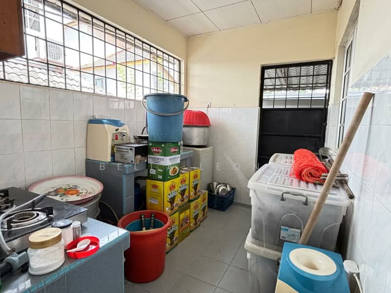 Semi-Detached House for Sale in Bandar Country Homes (Rawang) - Bella Leong - Kitchen - PropertyGuru.com.my