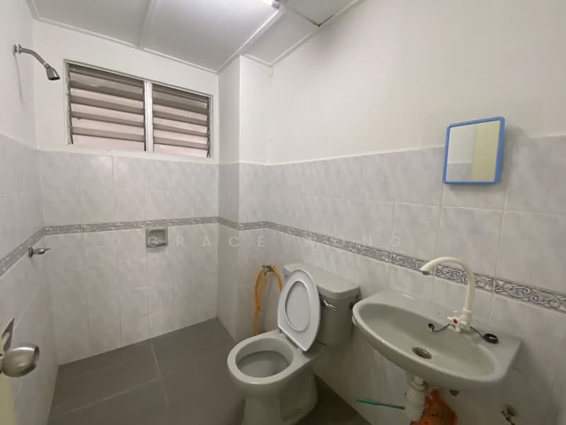 Apartment for Rent at Pangsapuri Sri Mekar - Grace Wong - Bathroom - PropertyGuru.com.my
