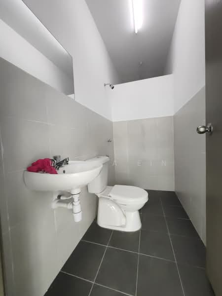 3-storey Terraced House for Rent in Rawang (Selangor) - Lau Ia Ein - Bathroom - PropertyGuru.com.my