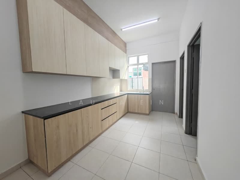 3-storey Terraced House for Rent in Rawang (Selangor) - Lau Ia Ein - Kitchen - PropertyGuru.com.my
