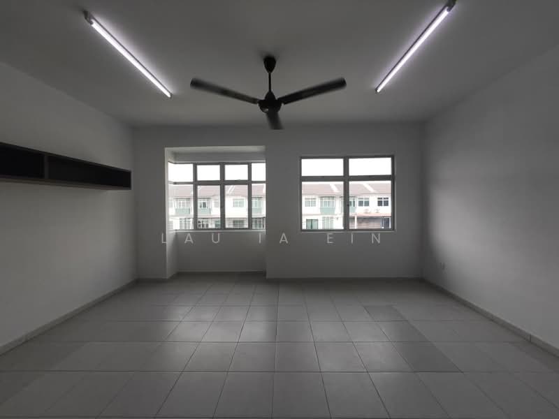 3-storey Terraced House for Rent in Rawang (Selangor) - Lau Ia Ein - Living Room - PropertyGuru.com.my