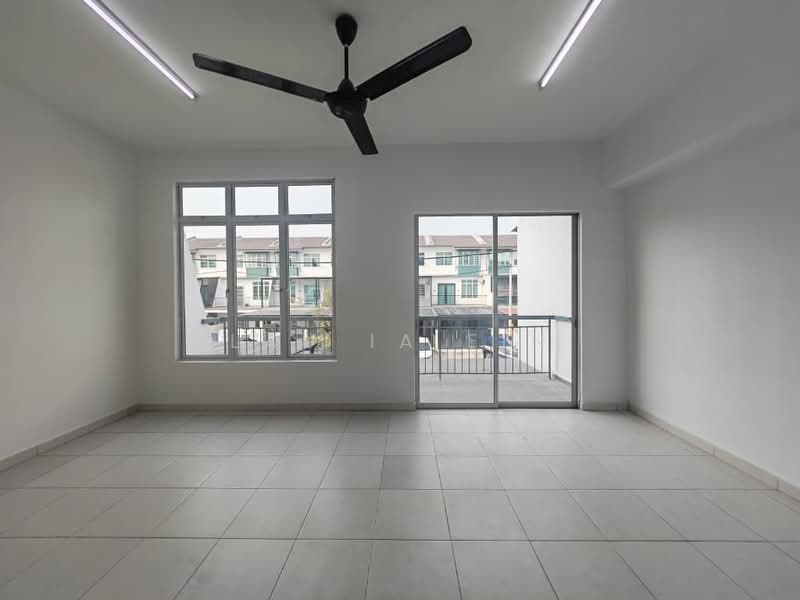 3-storey Terraced House for Rent in Rawang (Selangor) - Lau Ia Ein - Living Room - PropertyGuru.com.my