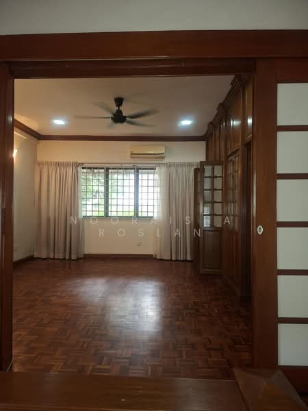 Bungalow House untuk Disewa di Damansara Heights (Kuala Lumpur) - Nooraisha Roslan - Primary bedroom - PropertyGuru.com.my