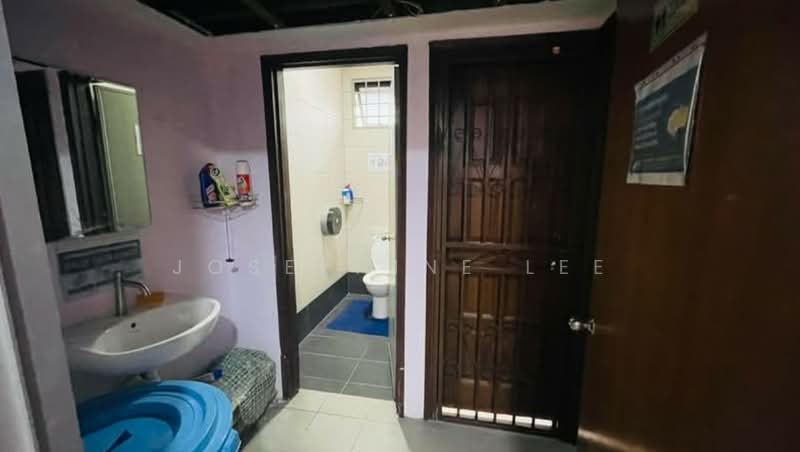 Pejabat untuk Disewa di SS18 (Subang Jaya) - Josephine Lee - Bathroom - PropertyGuru.com.my