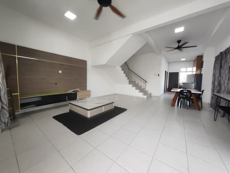 3-storey Terraced House for Rent in Rawang (Selangor) - Lau Ia Ein - Living Room - PropertyGuru.com.my