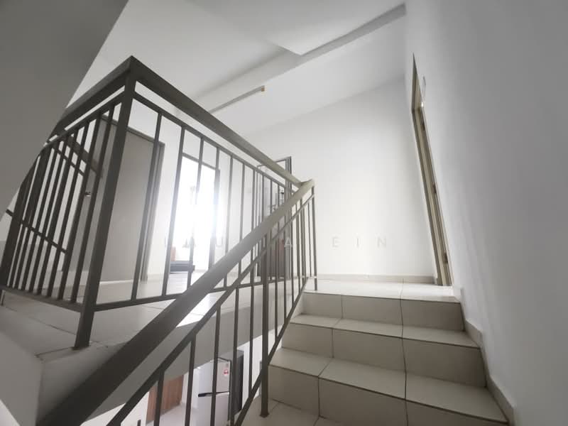 3-storey Terraced House for Rent in Rawang (Selangor) - Lau Ia Ein - Corridor - PropertyGuru.com.my