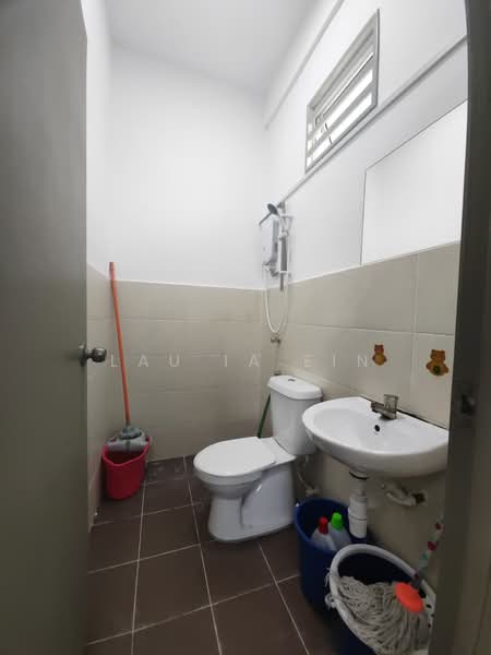 3-storey Terraced House for Rent in Rawang (Selangor) - Lau Ia Ein - Bathroom - PropertyGuru.com.my